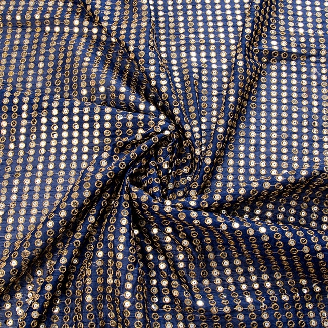 【3個セット】〔1m単位切り売り〕インドのスパンコールクロス布〔107cm〕 - ネイビー 5 - 布をくるりと渦のようにしてみたところです。