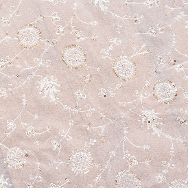 【3個セット】〔1m単位切り売り〕インドのスパンコール刺繍付き シフォン生地布〔約106cm〕ホワイト系 5 - 生地の拡大写真です