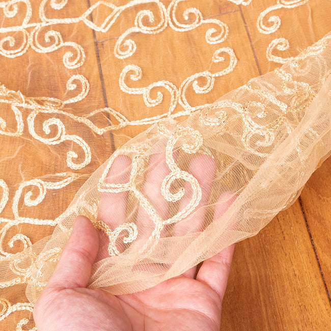 【3個セット】〔1m単位切り売り〕インドのメッシュ シースルー生地布〔約94cm〕ベージュ系 7 - 生地の拡大写真です
