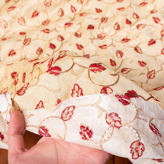 【3個セット】〔1m単位切り売り〕インドの伝統ザルドジ刺繍スタイルの更紗模様布〔107cm〕 7 - 生地の拡大写真です