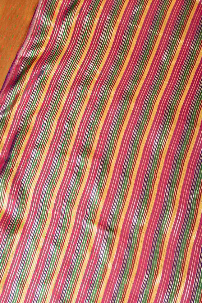 【3個セット】〔1m単位切り売り〕インドの伝統模様布　ボーダー　ストライプ柄〔約103cm〕カッパー系 4 - インドならではの布ですね