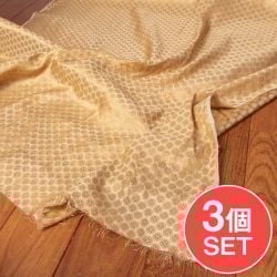 【3個セット】〔1m単位切り売り〕インドの伝統模様布　光沢感のあるゴールド系生地〔幅約110cm〕の商品写真