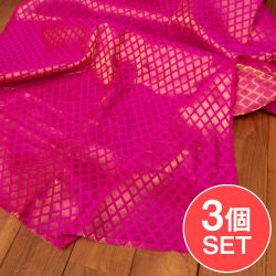 【3個セット】〔1m単位切り売り〕インドの伝統模様布　光沢感のあるブロケード生地　金糸〔約109cm〕ピンク系の商品写真