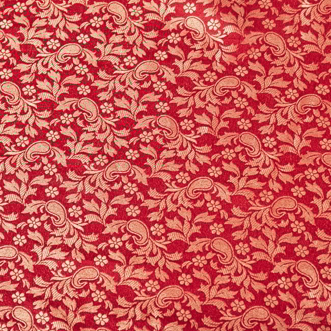 【3個セット】〔1m単位切り売り〕インドの伝統模様布　光沢感のあるブロケード生地に　美しい金糸の紋織　更紗〔幅約110cm〕 5 - 生地の拡大写真です