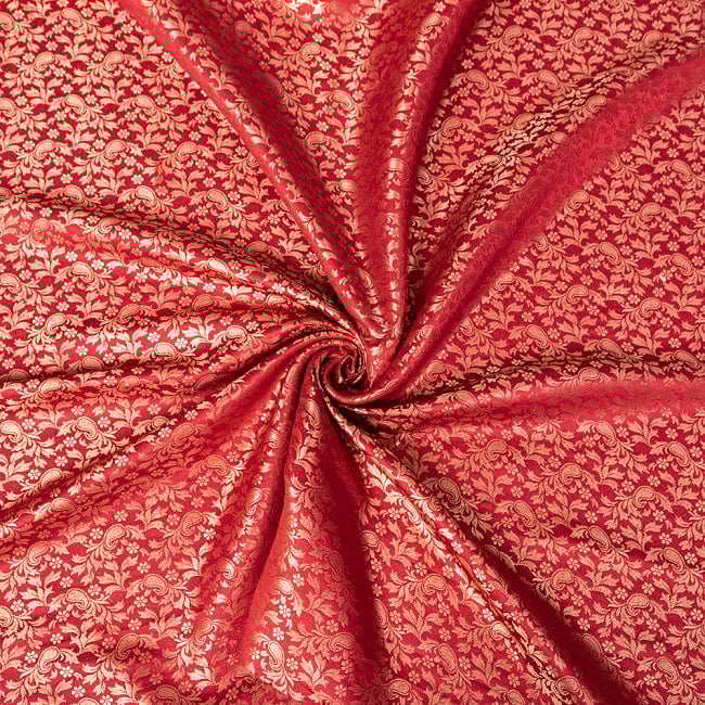 【3個セット】〔1m単位切り売り〕インドの伝統模様布　光沢感のあるブロケード生地に　美しい金糸の紋織　更紗〔幅約110cm〕 6 - 陰影があるとこのような感じになります