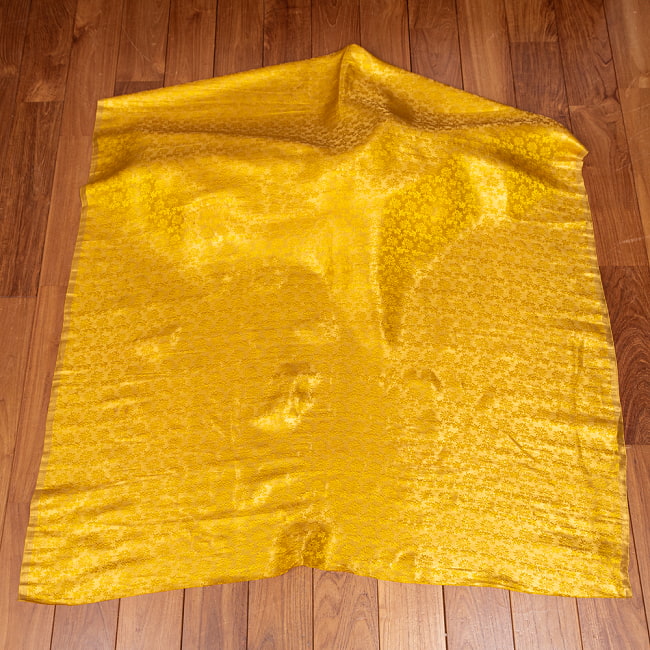 【3個セット】〔1m単位切り売り〕インドの伝統模様布 光沢感のあるブロケード生地に 美しい金糸の紋織 更紗〔幅約115cm〕 3 - 全体を広げてみたところです。1mの長さごとにご購入いただけます。