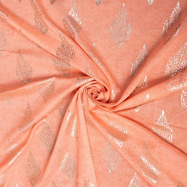 【3個セット】〔1m単位切り売り〕インドの伝統模様布〔約104cm〕 6 - 陰影があるとこのような感じになります