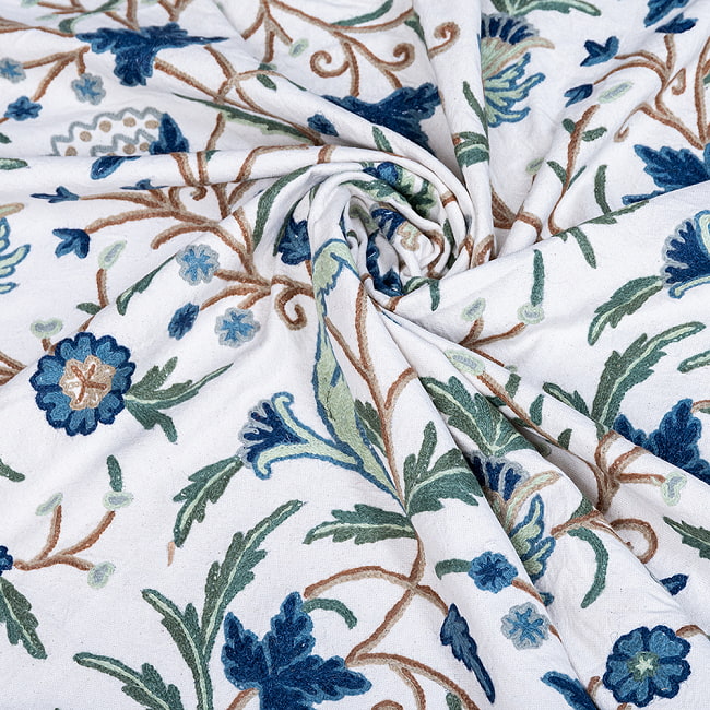 【3個セット】〔1m単位切り売り〕カシミールの職人手作り　アーリ刺繍生地　ウール刺繍糸による贅沢な刺繍〔約132cm〕 7 - 別の角度から