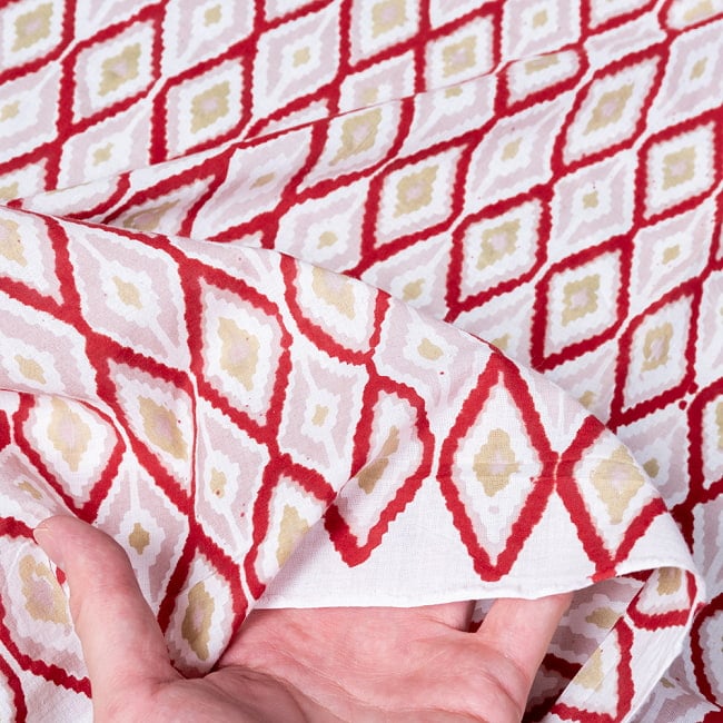 【3個セット】〔1m単位切り売り〕ジャイプル　職人手作り　　インド伝統の木版染め更紗マルチクロス〔幅約111cm〕 - イカット風ウッドプリント生地 8 - このような生地感になります。ウッドブロックにしか出せない風合いです。