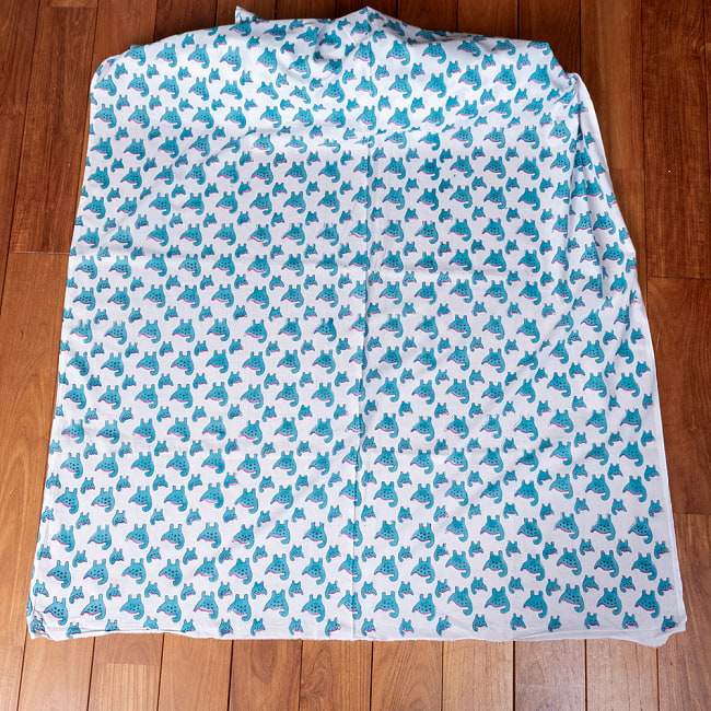 【3個セット】〔1m単位切り売り〕ジャイプル　職人手作り　　インド伝統の木版染め更紗マルチクロス〔幅約114cm〕 - インドの恐竜家族さん 3 - 生地を広げてみたところです。横幅もしっかりあります。注文個数に応じた長さにカットしてお送りいたします。