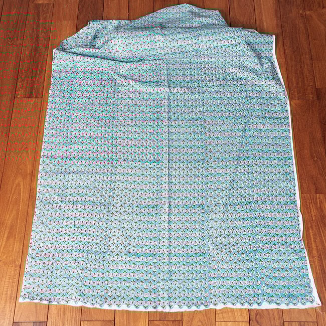 【3個セット】〔1m単位切り売り〕ジャイプル　職人手作り木版染め　色彩美しいボタニカルデザイン　おしゃれ　生地　花柄　テーブルクロス　刺繍素材などへ〔幅約105cm〕 - 青緑系 3 - 生地を広げてみたところです。横幅もしっかりあります。注文個数に応じた長さにカットしてお送りいたします。