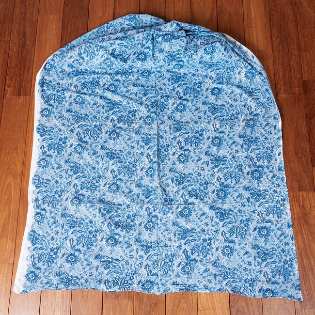 【3個セット】〔1m単位切り売り〕ジャイプル　職人手作り木版染め　色彩美しいボタニカルデザイン　おしゃれ　生地　花柄　テーブルクロス　刺繍素材などへ〔幅約107cm〕 - ブルー系 3 - 生地を広げてみたところです。横幅もしっかりあります。注文個数に応じた長さにカットしてお送りいたします。