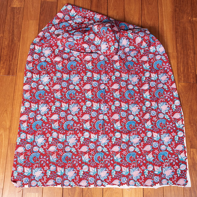 【3個セット】〔1m単位切り売り〕ジャイプル 職人手作り木版染め 色彩美しいボタニカルデザイン おしゃれ 生地 花柄 テーブルクロス 刺繍素材などへ〔幅約107cm〕 - レッド系 3 - 生地を広げてみたところです。横幅もしっかりあります。注文個数に応じた長さにカットしてお送りいたします。