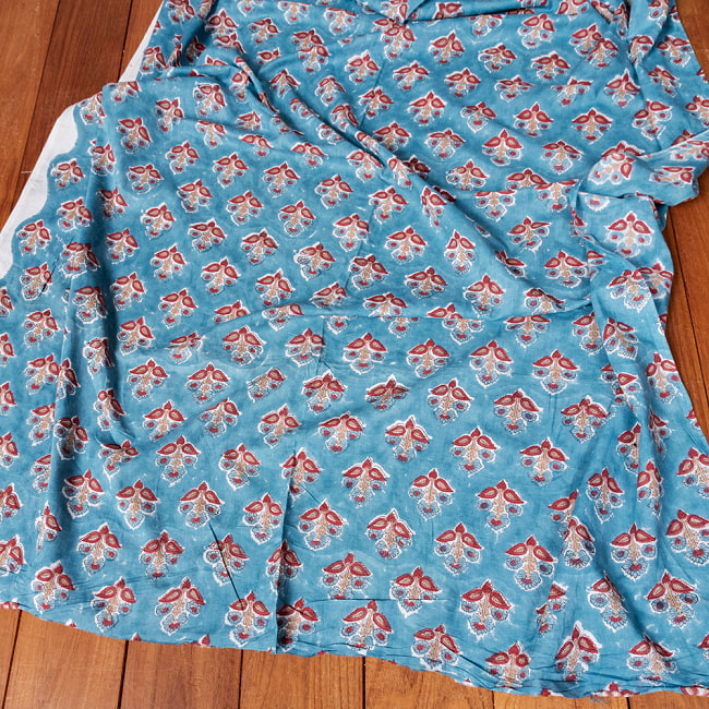 【3個セット】〔1m単位切り売り〕ジャイプル 職人手作り木版染め 色彩美しいボタニカルデザイン おしゃれ 生地 花柄 テーブルクロス 刺繍素材などへ〔幅約108cm〕 - ティールブルー系 6 - 生地の拡大写真です