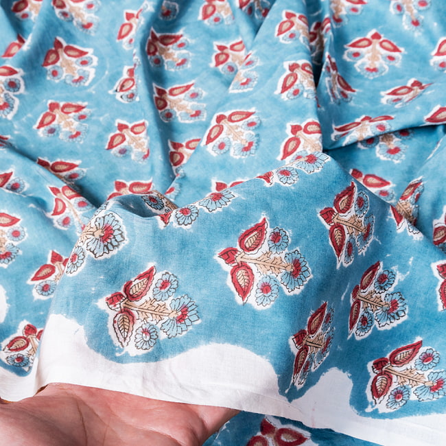 【3個セット】〔1m単位切り売り〕ジャイプル 職人手作り木版染め 色彩美しいボタニカルデザイン おしゃれ 生地 花柄 テーブルクロス 刺繍素材などへ〔幅約108cm〕 - ティールブルー系 8 - このような生地感になります。ウッドブロックにしか出せない風合いです。