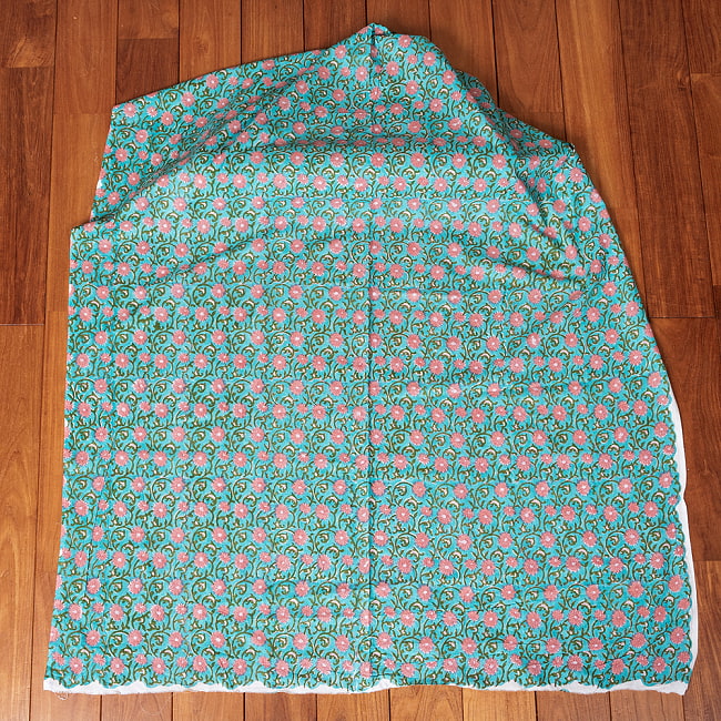 【3個セット】〔1m単位切り売り〕ジャイプル 職人手作り木版染め 色彩美しいボタニカルデザイン おしゃれ 生地 花柄 テーブルクロス 刺繍素材などへ〔幅約109cm〕 - グリーン系 3 - 生地を広げてみたところです。横幅もしっかりあります。注文個数に応じた長さにカットしてお送りいたします。