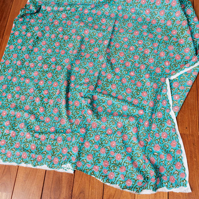 【3個セット】〔1m単位切り売り〕ジャイプル 職人手作り木版染め 色彩美しいボタニカルデザイン おしゃれ 生地 花柄 テーブルクロス 刺繍素材などへ〔幅約109cm〕 - グリーン系 6 - 生地の拡大写真です