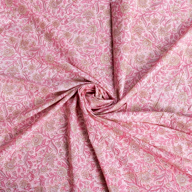 【3個セット】〔1m単位切り売り〕ジャイプル　職人手作り木版染め　色彩美しいボタニカルデザイン　おしゃれ　生地　花柄　テーブルクロス　刺繍素材などへ〔幅約109cm〕 - ピンク系 6 - 生地の拡大写真です