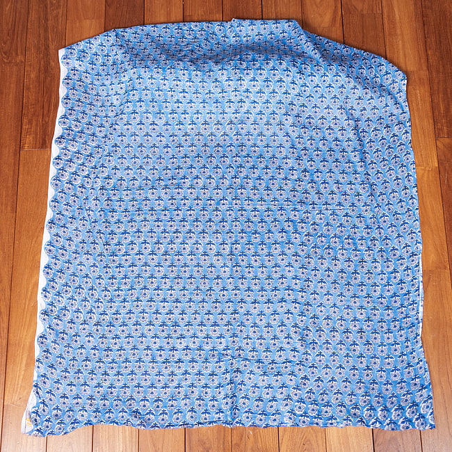 【3個セット】〔1m単位切り売り〕ジャイプル 職人手作り木版染め 色彩美しいボタニカルデザイン おしゃれ 生地 花柄 テーブルクロス 刺繍素材などへ〔幅約109cm〕 - ブルー系 3 - 生地を広げてみたところです。横幅もしっかりあります。注文個数に応じた長さにカットしてお送りいたします。