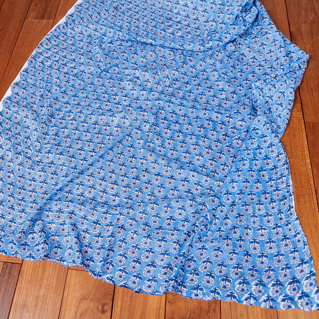 【3個セット】〔1m単位切り売り〕ジャイプル 職人手作り木版染め 色彩美しいボタニカルデザイン おしゃれ 生地 花柄 テーブルクロス 刺繍素材などへ〔幅約109cm〕 - ブルー系 6 - 生地の拡大写真です