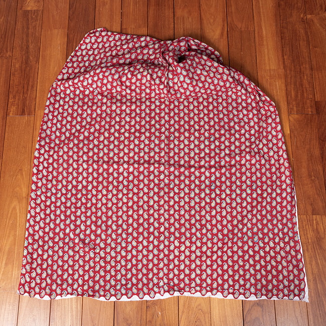 【3個セット】〔1m単位切り売り〕ジャイプル　職人手作り木版染め　色彩美しいボタニカルデザイン　おしゃれ　生地　花柄　テーブルクロス　刺繍素材などへ〔幅約109cm〕 - レッド系 3 - 生地を広げてみたところです。横幅もしっかりあります。注文個数に応じた長さにカットしてお送りいたします。