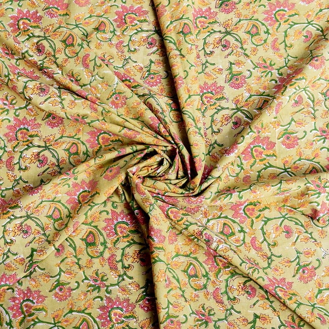 【3個セット】〔1m単位切り売り〕ジャイプル　職人手作り木版染め　色彩美しいボタニカルデザイン　おしゃれ　生地　花柄　テーブルクロス　刺繍素材などへ〔幅約110cm〕 - 黄緑系 6 - 生地の拡大写真です