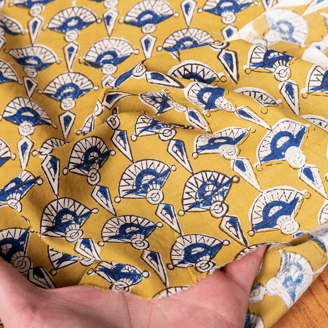 【3個セット】〔1m単位切り売り〕ジャイプル 職人手作り木版染め 色彩美しいボタニカルデザイン おしゃれ 生地 花柄 テーブルクロス 刺繍素材などへ〔幅約111cm〕 - イエロー系 7 - 生地を広げてみたところです。横幅もしっかりあります。注文個数に応じた長さにカットしてお送りいたします。