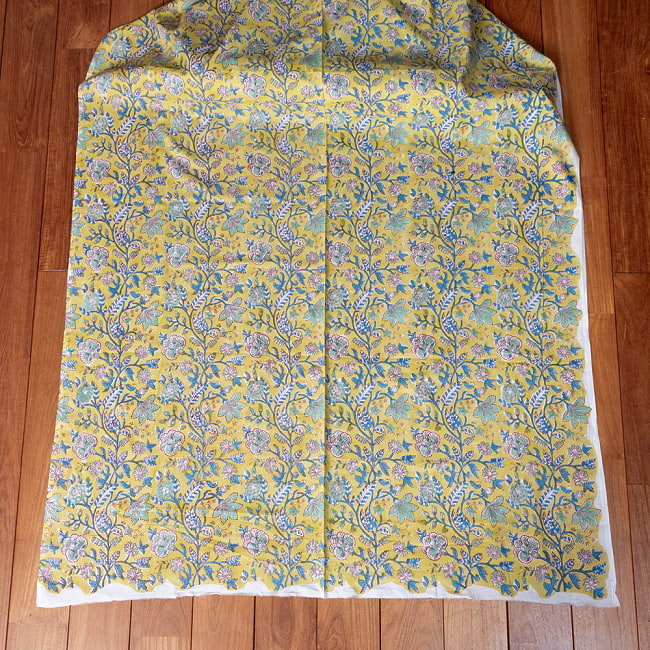 【3個セット】〔1m単位切り売り〕ジャイプル 職人手作り木版染め 色彩美しいボタニカルデザイン おしゃれ 生地 花柄 テーブルクロス 刺繍素材などへ〔幅約111cm〕 - ウグイス系 3 - 生地を広げてみたところです。横幅もしっかりあります。注文個数に応じた長さにカットしてお送りいたします。