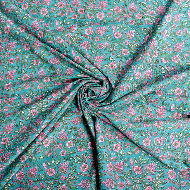 【3個セット】〔1m単位切り売り〕ジャイプル　職人手作り木版染め　色彩美しいボタニカルデザイン　おしゃれ　生地　花柄　テーブルクロス　刺繍素材などへ〔幅約111cm〕 - グリーン系 6 - 生地の拡大写真です