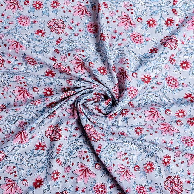 【3個セット】〔1m単位切り売り〕ジャイプル　職人手作り木版染め　色彩美しいボタニカルデザイン　おしゃれ　生地　花柄　テーブルクロス　刺繍素材などへ〔幅約111cm〕 - グレー系 6 - 生地の拡大写真です