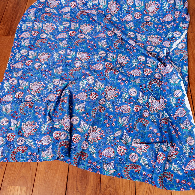 【3個セット】〔1m単位切り売り〕ジャイプル 職人手作り木版染め 色彩美しいボタニカルデザイン おしゃれ 生地 花柄 テーブルクロス 刺繍素材などへ〔幅約111cm〕 - ブルー系 6 - 生地の拡大写真です