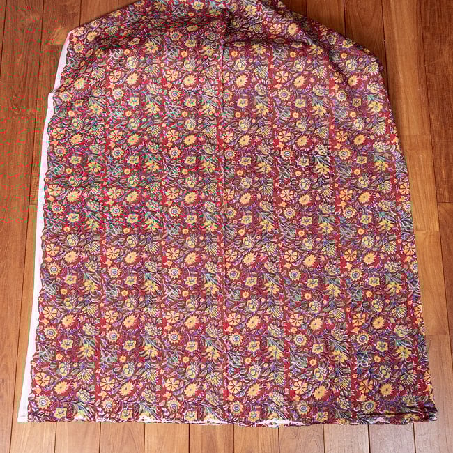 【3個セット】〔1m単位切り売り〕ジャイプル　職人手作り木版染め　色彩美しいボタニカルデザイン　おしゃれ　生地　花柄　テーブルクロス　刺繍素材などへ〔幅約112cm〕 - レッド系 3 - 生地を広げてみたところです。横幅もしっかりあります。注文個数に応じた長さにカットしてお送りいたします。