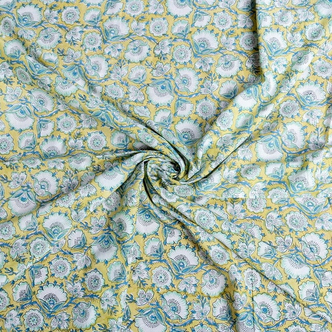 【3個セット】〔1m単位切り売り〕ジャイプル　職人手作り木版染め　色彩美しいボタニカルデザイン　おしゃれ　生地　花柄　テーブルクロス　刺繍素材などへ〔幅約113cm〕 - ウグイス系 6 - 生地の拡大写真です