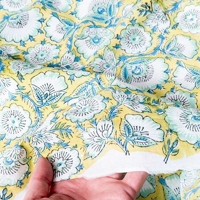 【3個セット】〔1m単位切り売り〕ジャイプル　職人手作り木版染め　色彩美しいボタニカルデザイン　おしゃれ　生地　花柄　テーブルクロス　刺繍素材などへ〔幅約113cm〕 - ウグイス系 8 - このような生地感になります。ウッドブロックにしか出せない風合いです。