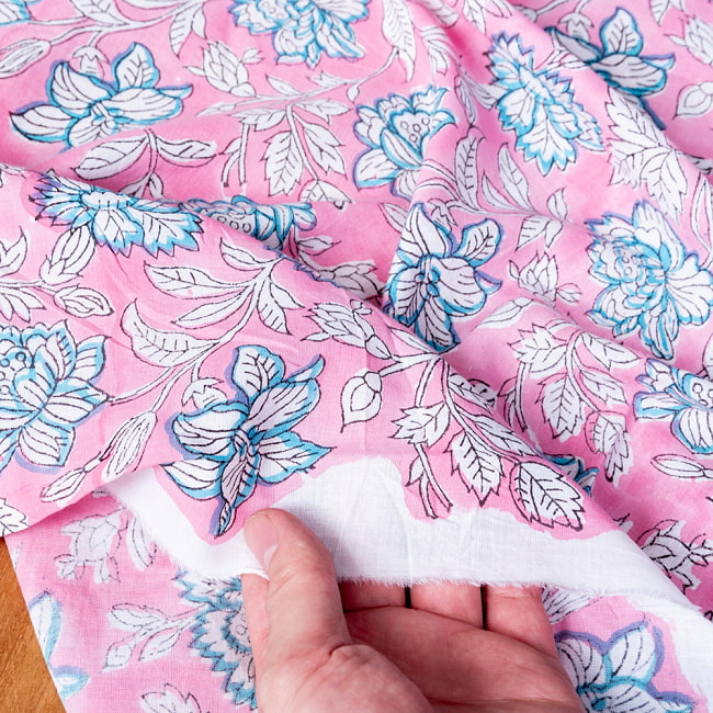 【3個セット】〔1m単位切り売り〕ジャイプル　職人手作り木版染め　色彩美しいボタニカルデザイン　おしゃれ　生地　花柄　テーブルクロス　刺繍素材などへ〔幅約113cm〕 - ピンク系 8 - このような生地感になります。ウッドブロックにしか出せない風合いです。