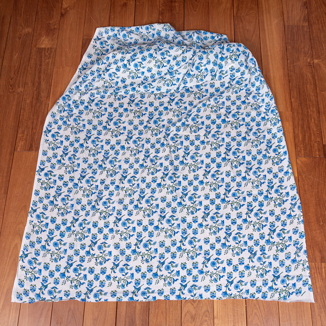 【3個セット】〔1m単位切り売り〕ジャイプル　職人手作り木版染め　色彩美しいボタニカルデザイン　おしゃれ　生地　花柄　テーブルクロス　刺繍素材などへ〔幅約113cm〕 - ブルー×ホワイト系 3 - とても素敵な雰囲気です