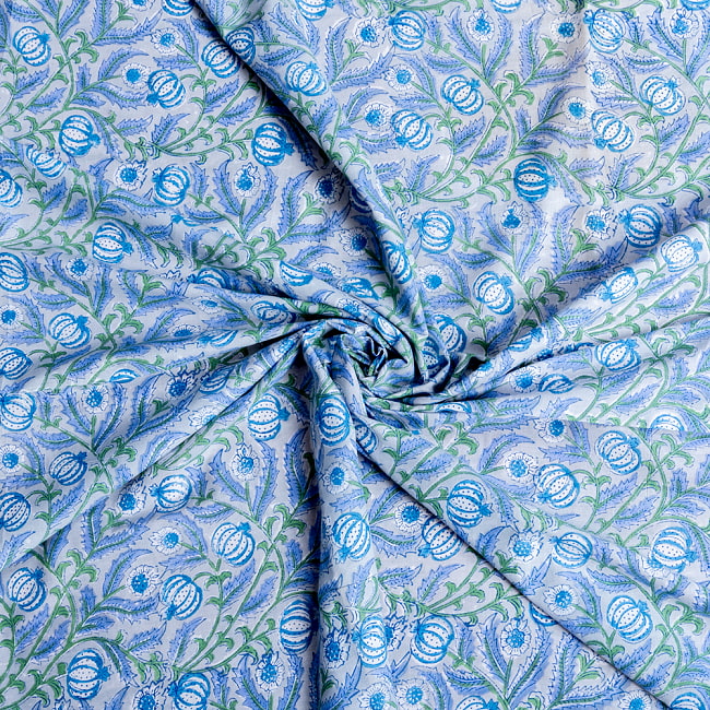 【3個セット】〔1m単位切り売り〕ジャイプル　職人手作り木版染め　色彩美しいボタニカルデザイン　おしゃれ　生地　花柄　テーブルクロス　刺繍素材などへ〔幅約113cm〕 - ブルー系 6 - 生地の拡大写真です