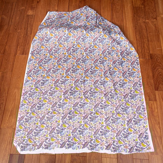 【3個セット】〔1m単位切り売り〕ジャイプル　職人手作り木版染め　色彩美しいボタニカルデザイン　おしゃれ　生地　花柄　テーブルクロス　刺繍素材などへ〔約111cm〕 3 - とても素敵な雰囲気です