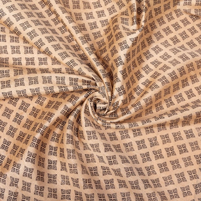 【3個セット】〔1m単位切り売り〕タッサーシルク風　インドのかわいい伝統模様生地〔約113cm〕ベージュ系 6 - 陰影があるとこのような感じになります
