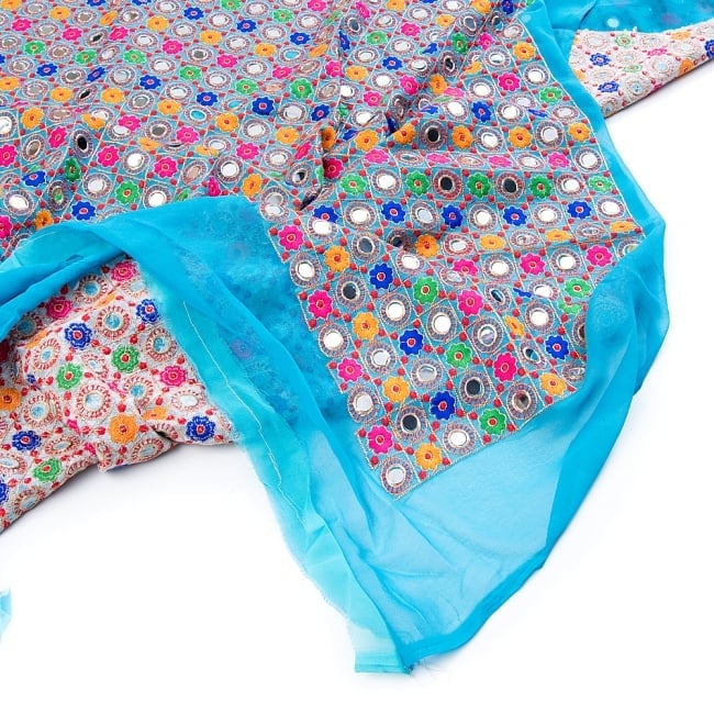 【3個セット】〔1m単位切り売り〕ミラーワーク付きラジャスタンの刺繍布〔107cm〕 - 水色 6 - フチの写真です