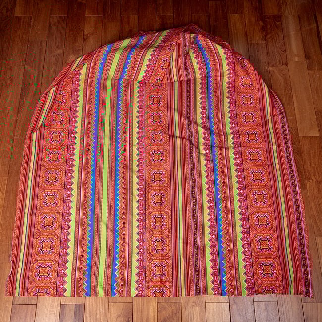 【3個セット】〔1m単位切り売り〕モン族の刺繍風プリントファブリック　生地　少数民族　フォークロア　民俗的　トライバル〔約159cm〕 3 - 生地を広げてみたところです。横幅もしっかりあります。注文個数に応じた長さにカットしてお送りいたします。