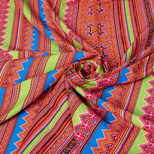 【3個セット】〔1m単位切り売り〕モン族の刺繍風プリントファブリック　生地　少数民族　フォークロア　民俗的　トライバル〔約159cm〕 7 - 別の角度からの写真です