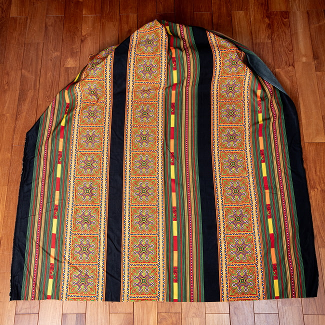 【3個セット】〔1m単位切り売り〕モン族の刺繍風プリントファブリック 生地 少数民族 フォークロア 民俗的 トライバル〔約160cm〕 3 - 生地を広げてみたところです。横幅もしっかりあります。注文個数に応じた長さにカットしてお送りいたします。