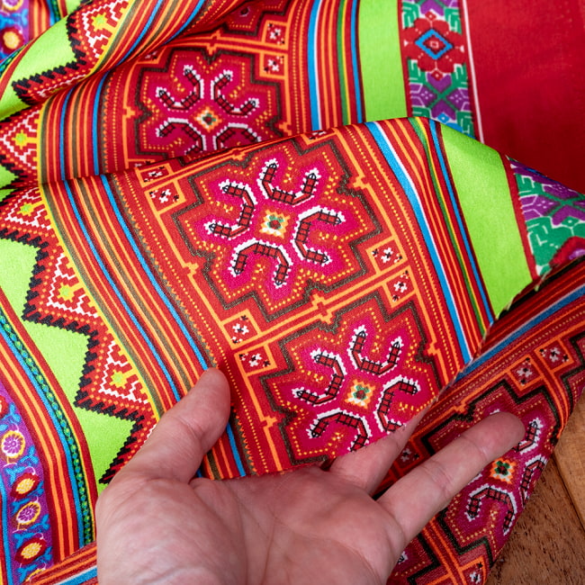 【3個セット】〔1m単位切り売り〕モン族の刺繍風プリントファブリック　生地　少数民族　フォークロア　民俗的　トライバル〔約169cm〕 8 - しっかりとした生地感です