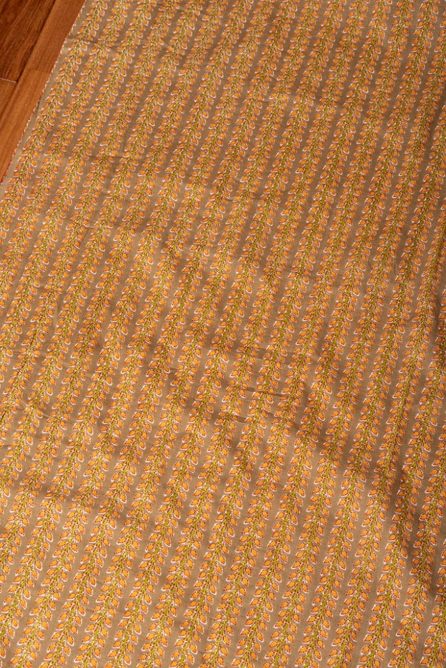 【3個セット】〔1m単位切り売り〕伝統息づく南インドから　昔ながらの更紗模様布〔約105cm〕 4 - インドならではの布ですね