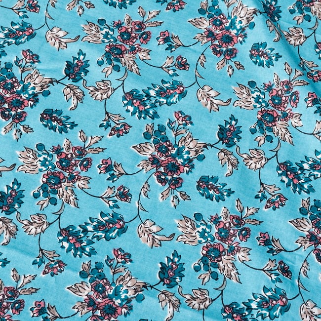 【3個セット】〔1m単位切り売り〕伝統息づく南インドから　昔ながらの更紗模様布〔約105cm〕水色系 5 - 生地の拡大写真です