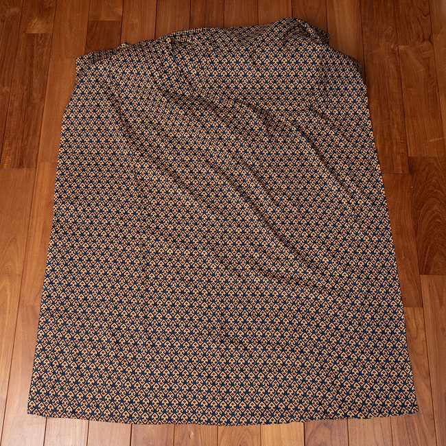 【3個セット】〔1m単位切り売り〕伝統息づく南インドから　昔ながらの更紗模様布〔約109cm〕ブルー×レッド系 3 - 全体を広げてみたところです。1mの長さごとにご購入いただけます。