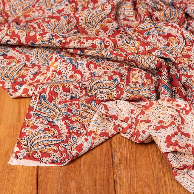 【3個セット】〔1m単位切り売り〕伝統息づく南インドから　昔ながらの木版染め更紗模様布 - 赤系〔横幅:約116cm〕 6 - 縁部分の写真です。雰囲気ある、このムラはハンドメイドにしか出せません。