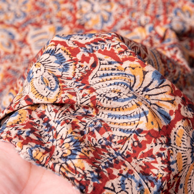 【3個セット】〔1m単位切り売り〕伝統息づく南インドから 昔ながらの木版染め更紗模様布 - 赤系〔横幅:約118cm〕 7 - 生地の拡大写真です