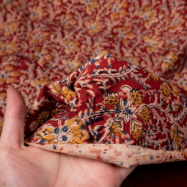 【3個セット】〔1m単位切り売り〕伝統息づく南インドから　昔ながらの木版染め更紗模様布〔約106cm〕 - レッド 7 - 生地を広げてみたところです。横幅もしっかりあります。注文個数に応じた長さにカットしてお送りいたします。
